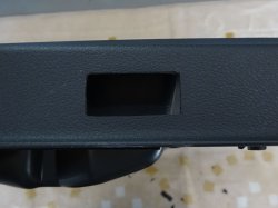 ドア内貼りに穴を開けます