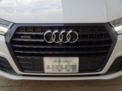 画像1: アウディ純正Q7(4M)チタンブラックフロントグリル