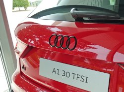 画像1: Audi純正Gブラック4Ringsエンブレム(A1SB(GB)/Q3(8U)リア用)