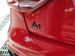 画像1: Audi純正グロスブラックリアA1エンブレム