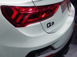 画像3: Audi純正グロスブラックリアQ3エンブレム