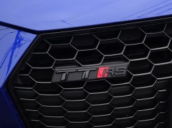 画像1: AudiAG純正TT RS(FV)グリル用ブラックエンブレム