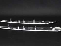 本来はクリップやボルト止め