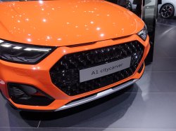 画像4: Audi純正A1 citycarver(GB)用グロスブラックフロントグリル