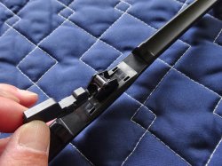 小さい方をワイパーの輪に通します