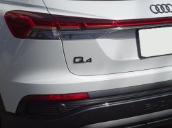 画像1: Audi純正リア用Q4ブラックエンブレム