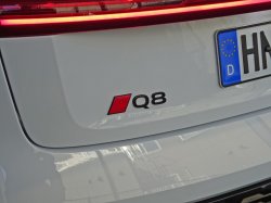 画像2: AudiAG純正Q8 e-tron用Q8 S lineブラックエンブレム