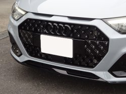 画像1: Audi純正A1 citycarver(GB)用グロスブラックフロントグリル
