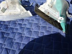 右がダークです