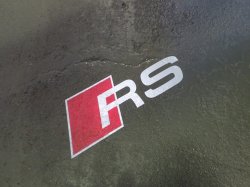 レッドランバスに縁取りが付きました