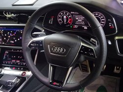 交換前・・・あり得ない・・・これはもうA6並みのハーフパンチング