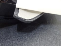 両面テープで貼り付けます