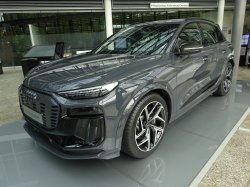 画像4: アウディ純正S Q6/Q6 SUV専用カーボンルーフスポイラー