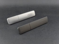 カラーはグレーもしくはブラック