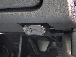 OBDポートに挿して使用します