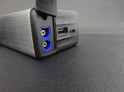 USB-Aアウトプットでモバイルバッテリーとしても