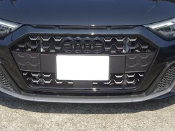 画像1: Audi純正A1スポーツバック(GB)用ブラックスタイリング用フロントグリル