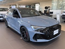 画像3: AudiAG純正RS 3(GY/8Y)FL後用グロスブラックセンターコンソールトリム