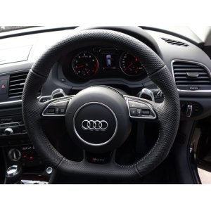 画像: Audi純正RS Q3(8U)用オールパンチングフラットボトムステアリング