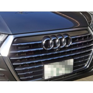 画像: Audi純正Q7(4M)用カーボングリルモール