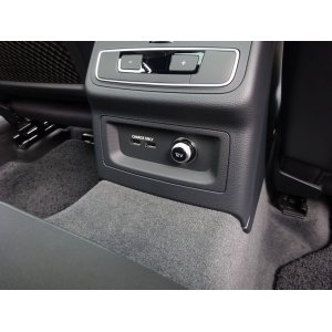 画像: Audi純正Q5/S Q5(FY)系リアシート用USBチャージングアダプター