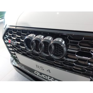 画像: Audi純正各車種フロント用4Ringsブラックエンブレム