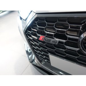 画像: Audi純正RS 4(F4/8W)グリル用ブラックエンブレム