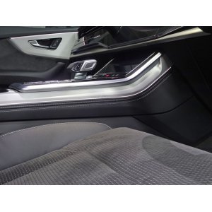 画像: AudiAG純正MY20以降Q7(4M)用レザーセンターコンソール