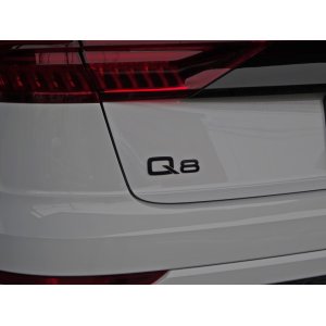 画像: Audi純正リア用Q8ブラックエンブレム