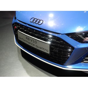 画像: Audi純正GブラックR8フロント用4Ringsエンブレム