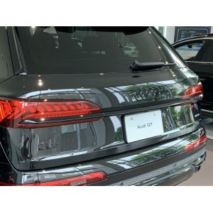 画像: Audi純正FL後Q7(4M)用Gブラックテールゲートトリム/テールランプセット