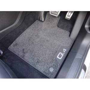 画像: アウディ純正Q6 e-tron(GF)用コンフォートプラスフロアマット