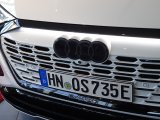 画像: Audi純正Q8 e-tron(GE)グリル用4Ringsエンブレム