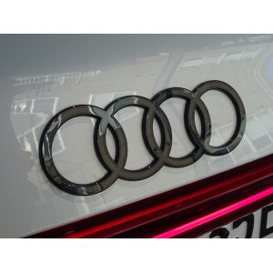 画像: Audi純正Q8 e-tron(GE)リア用4Ringsエンブレム