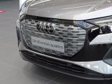 画像: Audi純正Q4 e-tron(FZ/F4)フロント用4Ringsブラックエンブレム