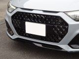 画像: Audi純正A1 citycarver(GB)用グロスブラックフロントグリル