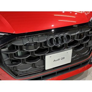 画像: Audi純正Q8FL(F1/4MN)フロント用4Ringsダークエンブレム