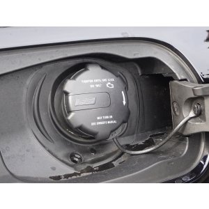 画像: AudiAG純正RSロゴ入りフューエルタンクキャップ