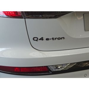 画像: AudiAG純正フェイスリフトFL後リア用Q4 e-tronブラックエンブレム
