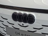 画像: Audi純正FL後Q4 e-tron(FZ/F4)グリル用2D4Ringsエンブレム
