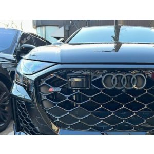 画像: Audi純正FL後RS Q8後付け用RSロゴグリルエンブレム