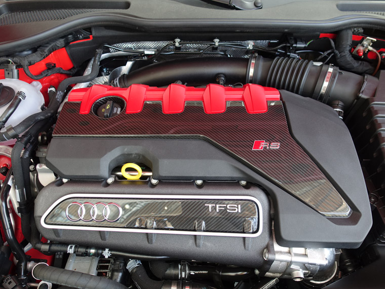 画像1: Audi純正RSモデル5気筒エンジン用カーボンコンパートメントカバー