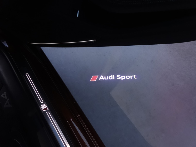 画像1: Audi純正RSモデル用Audi SportカーテシLEDセット