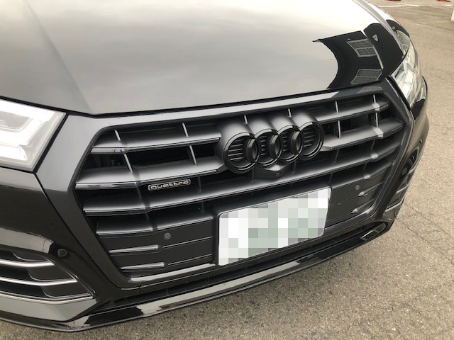 Audi純正FL前Q5/S Q5(FY)フロント用4Ringsブラックエンブレム - G