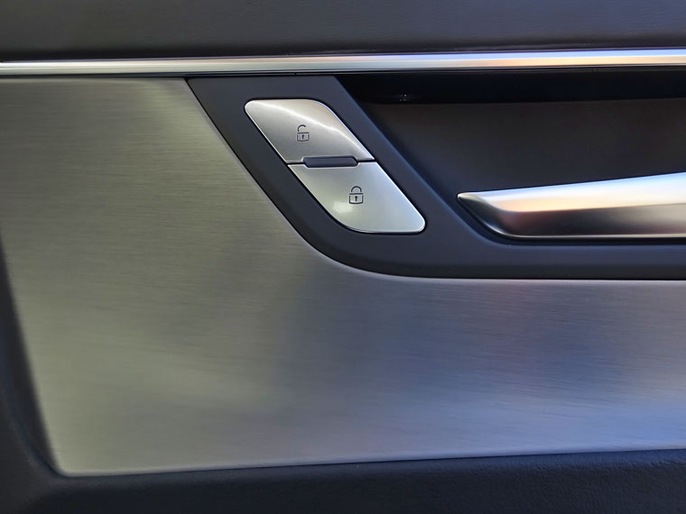 画像2: Audi純正A6/A7SB(F2)用アルミ調ドアロックスイッチ左右セット