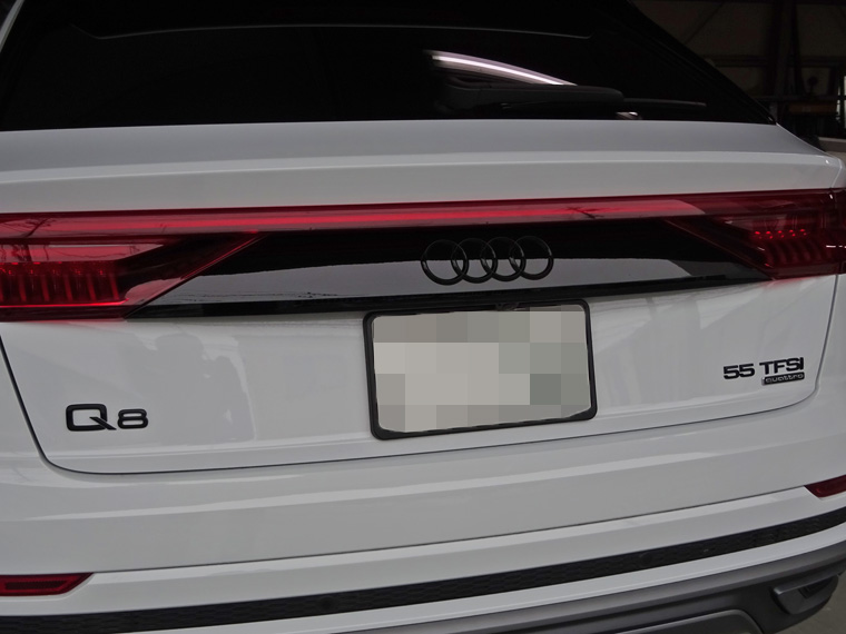 画像1: Audi純正Gブラック4Ringsエンブレム(RS Q8/Q8リア用)