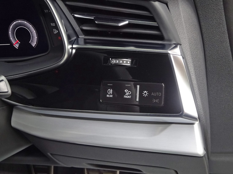 Audi純正Q8(F1)用ハイグロス静電容量式ヘッドライトスイッチ - G-Speed