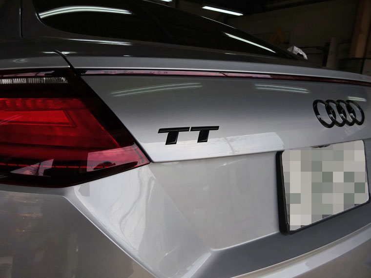 画像1: Audi純正TT(FV)リア用TTブラックエンブレム