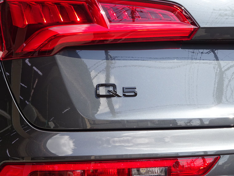 画像1: Audi純正リア用Q5ブラックエンブレム