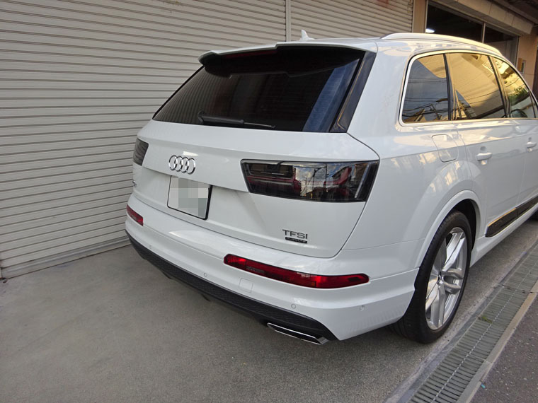 AUDI Q7 純正 テールレンズ-